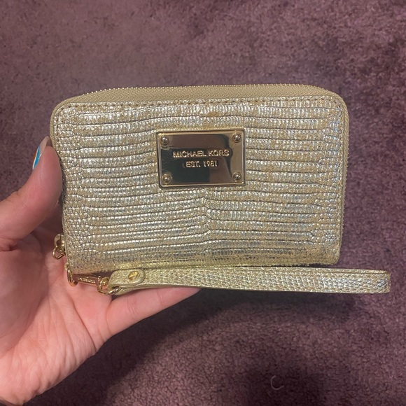 SOLD Michael Kors wristlet - Picture 1 of 3